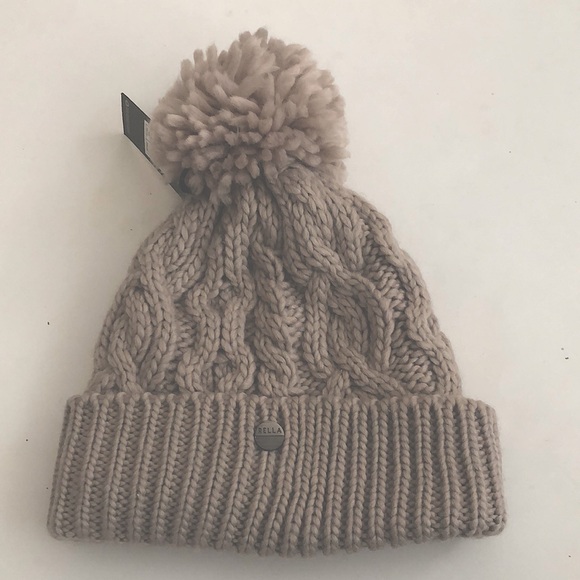 Rella Accessories - Rella o/S Hat Winter Creamy Grey Pom Pom Knit Brand New in Excellent Condition